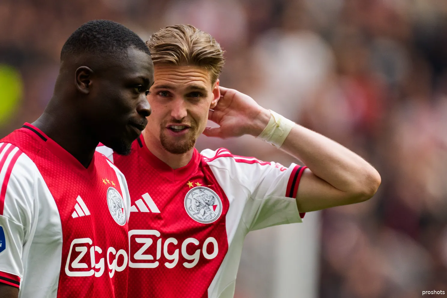 Ajax houdt rekening met mogelijk vertrek van Kenneth Taylor: interesse vanuit twee Premier League-clubs